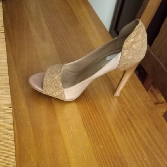 HEELS - Picture 2 of 7